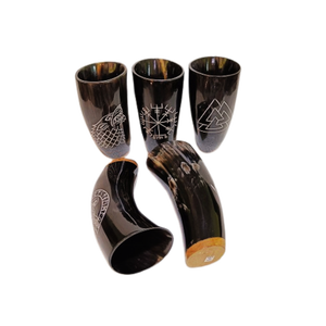 Copa de Cuerno de Búfalo Estilo Vikingo Hecha a Mano, Mejor Precio de Reventa, Copa de Cuerno de Buey Pulida y Grabada, Decorativa Natural - Product Image 1