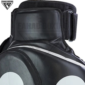 Protection cuisses en cuir durable avec logo personnalisé – Équipement de protection pour le kickboxing – Couleur noire – Tendance – Protection thaïlandaise pour la boxe - Product Image 4