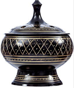 Hermoso Quemador de Incienso de Cono de Carbón Artístico de Latón Negro Sólido Tallado, Soporte para Dhoop Dani y Palo Santo en Múltiples Diseños - Product Image 4
