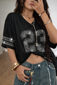 เสื้อเจอร์ซีย์อเมริกันฟุตบอลผู้หญิงแบบโอเวอร์ไซส์ประดับเพชรหรูหราสีดำ ระบายอากาศได้ดี แขนสั้น สไตล์สตรีทแวร์ รับผลิตแบบ OEM แบรนด์ส่วนตัว - Product Image 4