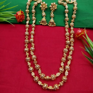Conjunto de collar tradicional de doble capa chapado en oro con cuentas y pendientes Jhumka, joyería nupcial india al por mayor - Product Image 1