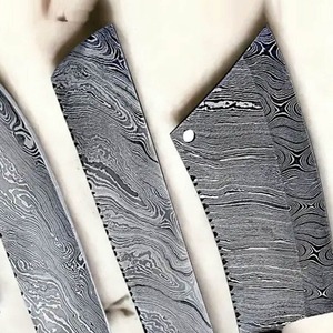 Couteau de cuisine et couteau d'extérieur faits à la main en acier Damas avec manche en bois - Product Image 4
