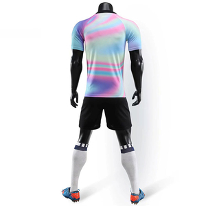 Ensemble maillot et short de football unisexe personnalisé ODM/OEM de haute qualité, avec logo personnalisé, impression numérique, respirant, séchage rapide, pour sports d'équipe - Product Image 6