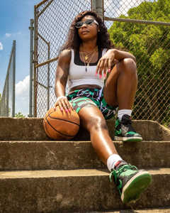 Short de basket-ball personnalisé pour femmes Short de sport de style hip-hop de rue Short de basket-ball en maille - Product Image 4
