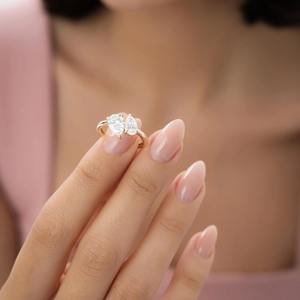 Anillo de compromiso Toi et Moi de dos piedras con diamante cultivado en laboratorio de corte pera de 2.05 quilates, diseño sofisticado y atemporal, oro de 14 quilates - Product Image 5