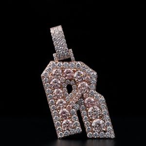 จี้รูปตัวอักษร AMBER JEWELS R ชุบทองคำขาว 14K  ทำจากโลหะผสมสังกะสีประดับเพชรซิร์คอน ได้รับการรับรองจาก IGI สไตล์ฮิปฮอป เหมาะสำหรับทั้งชายและหญิง ของขวัญเครื่องประดับ - Product Image 2