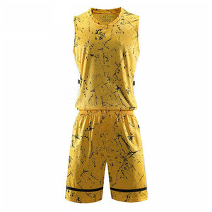 Ensembles d'uniformes de basketball personnalisés les plus vendus, 100 % polyester, imprimé par sublimation, coupe athlétique en mesh, séchage rapide, respirant - Product Image 1