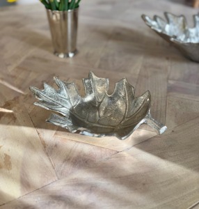 Golden Leaf Shape Stainless Steel Modern Durable Decorative Bowl Set Perfect Table Centerpiece Home Decor And Serving Dry Fruit - Product Image 6