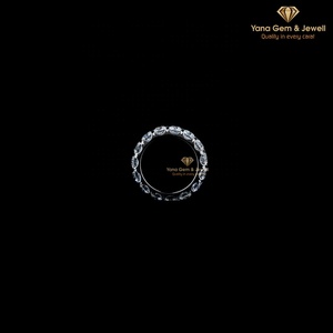 Bague en or blanc 14 carats massif pour femme, sertie de diamants ronds CVD de laboratoire de qualité supérieure, couleur E, clarté VS1, 4,50 carats au total. - Product Image 5
