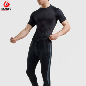 T-shirt de sport pour homme OEM, design personnalisé, léger, respirant, séchage rapide, vêtements de sport, 100% polyester, haute qualité - Product Image 3