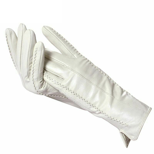 Gants de dressing haute performance conçus pour un look de mode haut de gamme avec des matériaux doux et des détails de style raffinés - Product Image 1