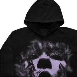 Sweat à capuche surdimensionné noir sur mesure avec broderie vieillie et patchs bleus, 100 % coton molletonné, impression DTG régulière, style vintage streetwear - Product Image 2