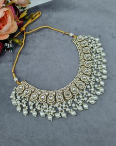 Collar choker redondo de piedra hecho a mano con aretes y mangtika, joyería de diseño étnico tradicional, venta al por mayor. - Product Image 3