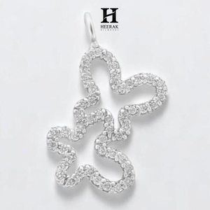 Fabricante de Joyería Fina Personalizada - Colgante de Diamantes con Motivo de Mariposa en Oro de 14k para Venta al Por Mayor, Certificado IGI/GIA - Product Image 3