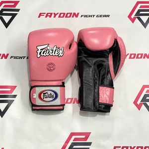 Dernier modèle de gants de boxe Fairtex personnalisés noir et violet, gants de sparring professionnels en cuir véritable avec protection UV, à lacets - Product Image 3