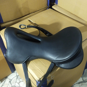 อานม้าทนทานแบบอังกฤษทนทานและน่าสนใจพร้อมสายรัด PVC รุ่น SPEEDO ผลิตบนต้นไม้ไฟเบอร์ - Product Image 1