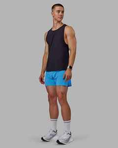 Shorts de sport pour homme en polyester tissé 100 %, bleu uni, séchage rapide, avec cordon de serrage à la taille et design mi-longueur - Product Image 3