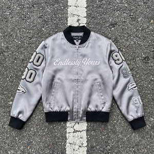 Blouson Bomber en Satin à Col Rond pour Homme avec Broderie Lettres, Veste en Soie Satinée Grise à Fermeture Éclair, Blouson Universitaire en Satin Personnalisé avec Broderie - Product Image 1