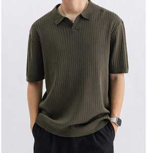 Polo de punto acanalado vertical para hombre con cuello abierto, corte atlético 2026, en colores verde oliva, negro, blanco y marrón, ropa casual, elegante y de negocios HD - Product Image 1