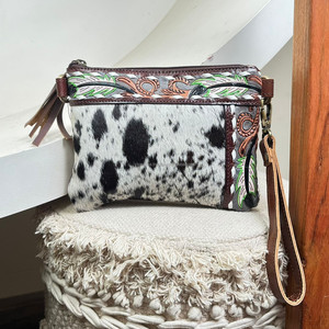 กระเป๋าสะพายพาดลำตัวหนังวัวแท้ทำมือสำหรับผู้หญิงกระเป๋าสตางค์แบบสลิงเพรียวบางเน้นลายดอกไม้และตกแต่งด้วยขนนก - Product Image 4