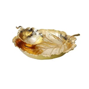 Bol de service à chips en aluminium plaqué or en forme de feuille, personnalisé et écologique de Razvi International - Style moderne et antique - Product Image 1