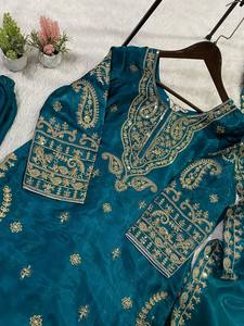 Costume romain en verre pour femme, de créateur, avec broderie cordonnée devant et derrière et dupatta assorti - Product Image 4