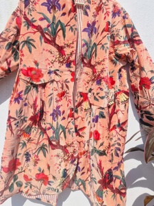 Chaqueta de terciopelo con estampado de pájaros color melocotón, abrigo largo hecho a mano para mujer, estilo kimono de lujo, ropa de abrigo de invierno estilo boutique - Product Image 2