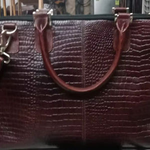 Bolso bandolera de piel auténtica de alta calidad, impermeable, con cierre de cremallera y correa única para el día a día. - Product Image 1