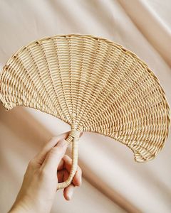 Éventail en paille tressé à la main sophistiqué, en fibres naturelles de rotin, élégant, pour plage tropicale, fête, cadeau décoratif - Product Image 1