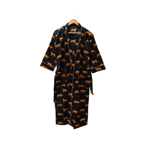 Kimono en coton à imprimé tigre noir exotique |   Peignoir pour femme à col en V et manches longues avec poches |   Chef-d'œuvre de vêtements de nuit durables - Product Image 1