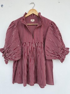 Chemisier Vintage Femme en Coton Rayé Rouge Profond, Col en V, Col à Volants, Manches Bouffantes, Peplum Froncé, Style Bohème Décontracté, Imprimé à la Main - Product Image 1