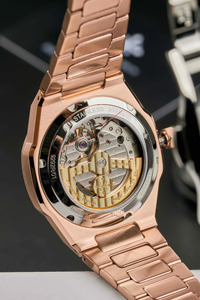 นาฬิกาข้อมือผู้ชาย รุ่น Round Alexander Ferros 9292R/01 หน้าปัดแซฟไฟร์ ปุ่มกดแบบซ่อน ตัวล็อคแบบซ่อน ตัวเรือนสแตนเลสสตีล กันน้ำ ระบบจักรกล ออโตเมติก สปอร์ต - Product Image 3