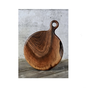 Tabla de cortar de madera de alta calidad, diseño rectangular, acabado natural, duradera y sostenible, para cortar verduras y frutas. - Product Image 3