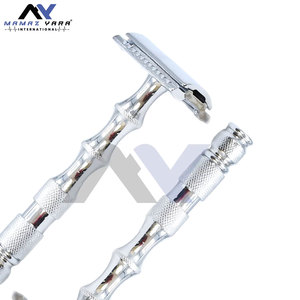 มีดโกนโครเมี่ยมแบบสองคม ด้ามจับยาว ดีไซน์ทันสมัย ให้ประสบการณ์การโกนที่อ่อนโยนและมีสไตล์ - สำหรับการดูแลตัวเองของผู้ชายและร้านตัดผม - Product Image 2