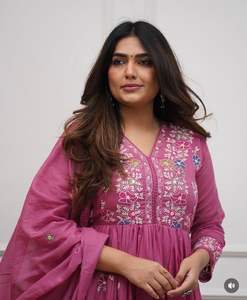 Conjunto de Kurti de Algodón de Excelente Calidad para Mujer con Pantalón y Dupatta a Juego para Uso Diario y Festivo Disponible para la Venta - Product Image 4