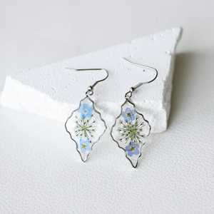 Pendientes de Resina con Forma de Ángel para Mujer - Joyería Elegante y Moderna, Ecológica, para Fiestas y Bodas, MN EXPORTS MNE-3637 - Product Image 1