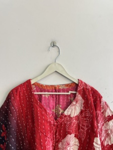 Haut traditionnel Kantha fait main, vintage, tie-dye pour femmes, style bohème, poncho, haut hippie - Product Image 4