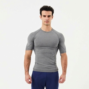 Rashguards de secado rápido, compresivos, transpirables y de alta calidad para hombres y mujeres, con diseño y logotipos personalizados. - Product Image 1