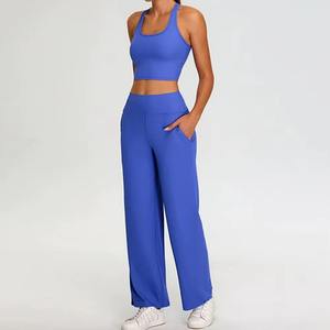 Ensembles de sport pour femmes : haut de sport à bretelles halter et short de yoga sans coutures - Product Image 1