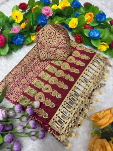 ชุดเดรส TENNECY ดีไซน์เนอร์ ผ้าเครปไหมเนื้อหนา พิมพ์ลาย Ajrakh สวยงาม ประดับกระจกแท้ ขอบเย็บแบบเต็มเส้น พร้อมพู่ห้อย ความยาวระดับข้อเท้า สไตล์งานปาร์ตี้ - Product Image 1