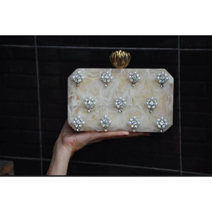 Elegante bolso de mano de resina rosa con diseño de incrustaciones de estrella dorada y acabado jaspeado para mujer, ocasiones de noche y fiesta - Product Image 5