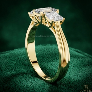 Anillo de Compromiso Clásico de Lujo con Tres Piedras de Diamante Cultivado en Laboratorio con Corte Esmeralda, Oro Blanco de 9KT, 10KT, 14KT y 18KT, Certificado IGI - Product Image 4