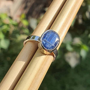 แหวนเงินแท้ 925 ทำมือสำหรับผู้ชาย ดีไซน์เรขาคณิตคลาสสิก ประดับไคยาไนต์ควอตซ์ ชุบทอง  หินประจำเดือนเกิดเดือนกันยายน เหมาะสำหรับงานหมั้นและงานแต่งงาน - Product Image 4