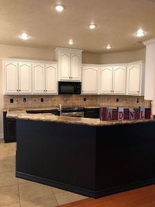 Diseños Profesionales Integrales SANYANG: Gabinetes de Cocina Modulares Antiguos de Madera de Abedul con Puertas de MDF, Fácil Instalación y Limpieza para Villas - Product Image 1