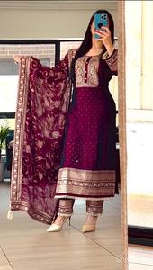 Ensemble Salwar Kameez vert brodé tissé élégant et uni, longueur genou, pour femme, en rayonne, avec Kurti, pantalon et Dupatta, tenue de mariage et de fête - Product Image 4
