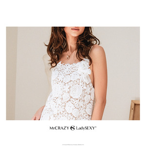 เดรส REN DRESS สำหรับฤดูร้อน สไตล์เซ็กซี่  แนวเฟมินิสต์  ลายดอกไม้  ผ้าลูกไม้  เหมาะสำหรับงานค็อกเทล  ชายหาด  รีสอร์ท  พร้อมส่ง แบรนด์ในประเทศเวียดนาม - Product Image 1