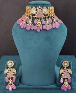 Collar choker tradicional indio de primera calidad con hermosos pendientes con diseño de elefante, perfecto para bodas. - Product Image 1