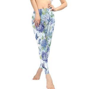 Leggings de sport pour femmes fabriqués au Pakistan, avec une texture douce et un tissu résistant, en vente. - Product Image 1