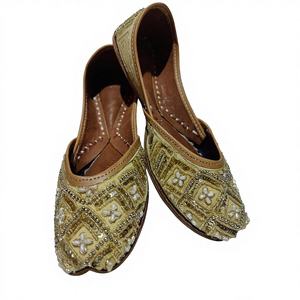 Zapatos de Mujer Hechos a Mano en Uttar, de Cuero Genuino, Impermeables, Tradicionales, con Bordado Rajasthani, Elegantes y a la Moda - Product Image 5