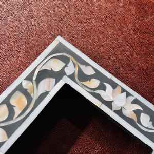 Marco de Fotos con Incrustaciones de Madreperla de Primera Calidad para Decoración de Mesa, Marco de Fotos Tallado a Mano con Franjas Blancas para Imágenes - Product Image 4